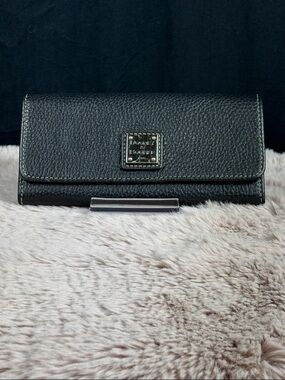 Authentic Dooney & Bourke Pebble Grain Slim Leather Wallet - Black - Excellent